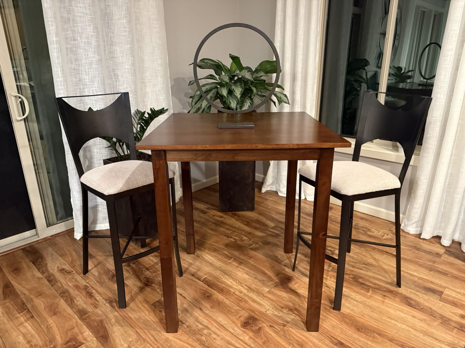 Modern 3- Piece Height Bar Dinning Set !!!