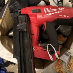 Milwaukee Fuel 21 Degree Framing Nail Gun