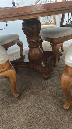 table with 5 wooden chair