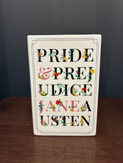 Pride and prejudice Vase