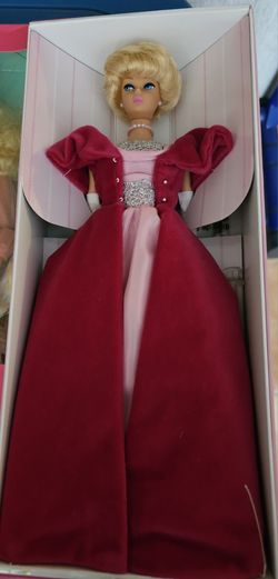 Lot Of BARBIES 5 Dolls