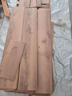 Appx 400 Sq Ft Laminate Flooring – Almost New – Great Condition $600 OBO