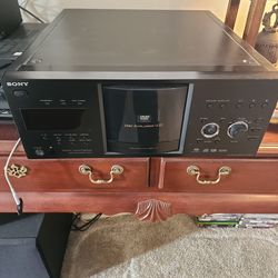 Sony  cd/dvd player DVP-CX985V