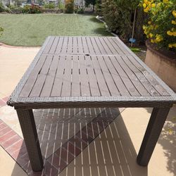 Free Outdoor Dining Table