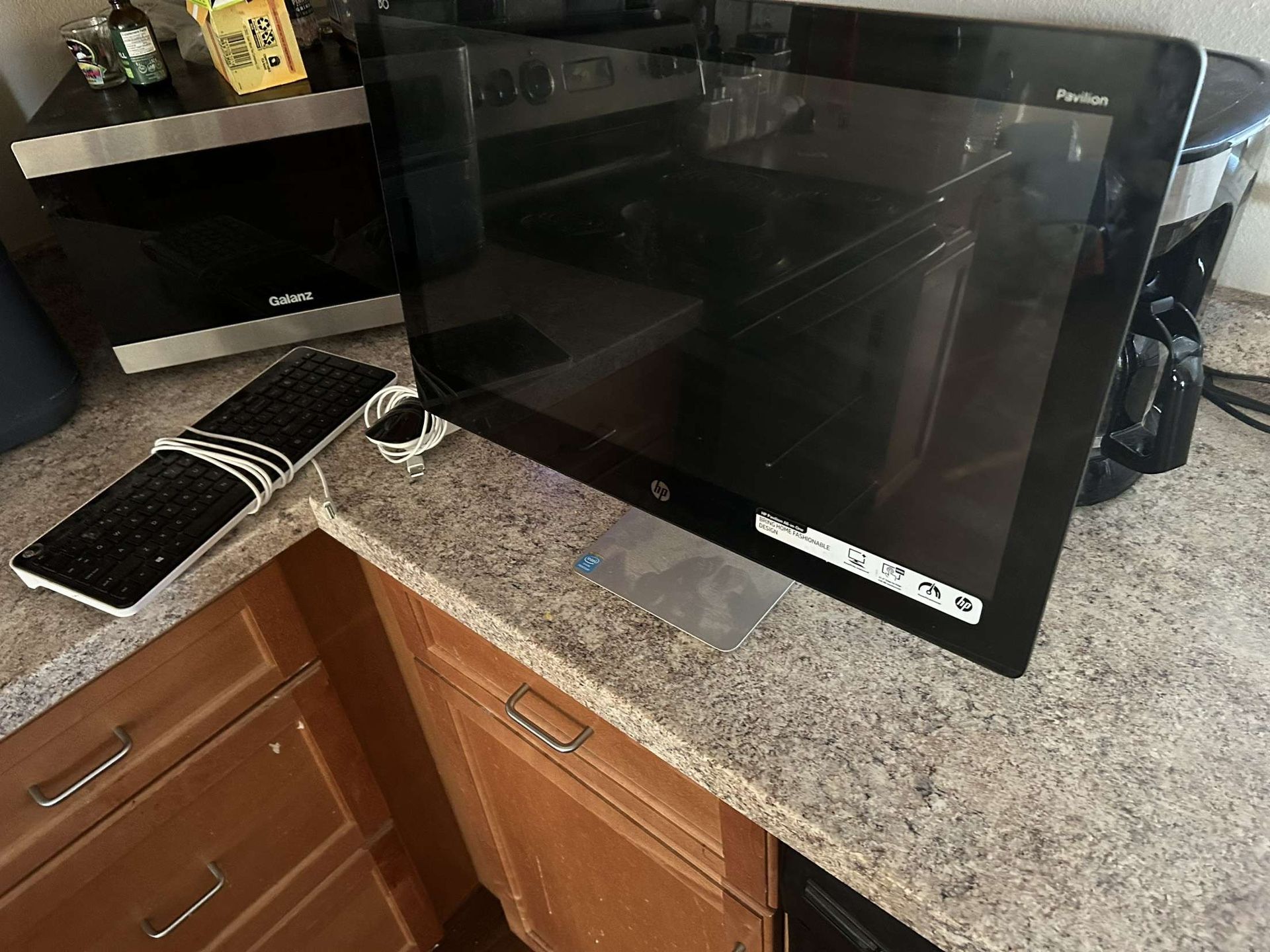 HP Pavilion monitor With Keyboard And Mouse