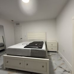 Queen Bedroom Set With Mattress 