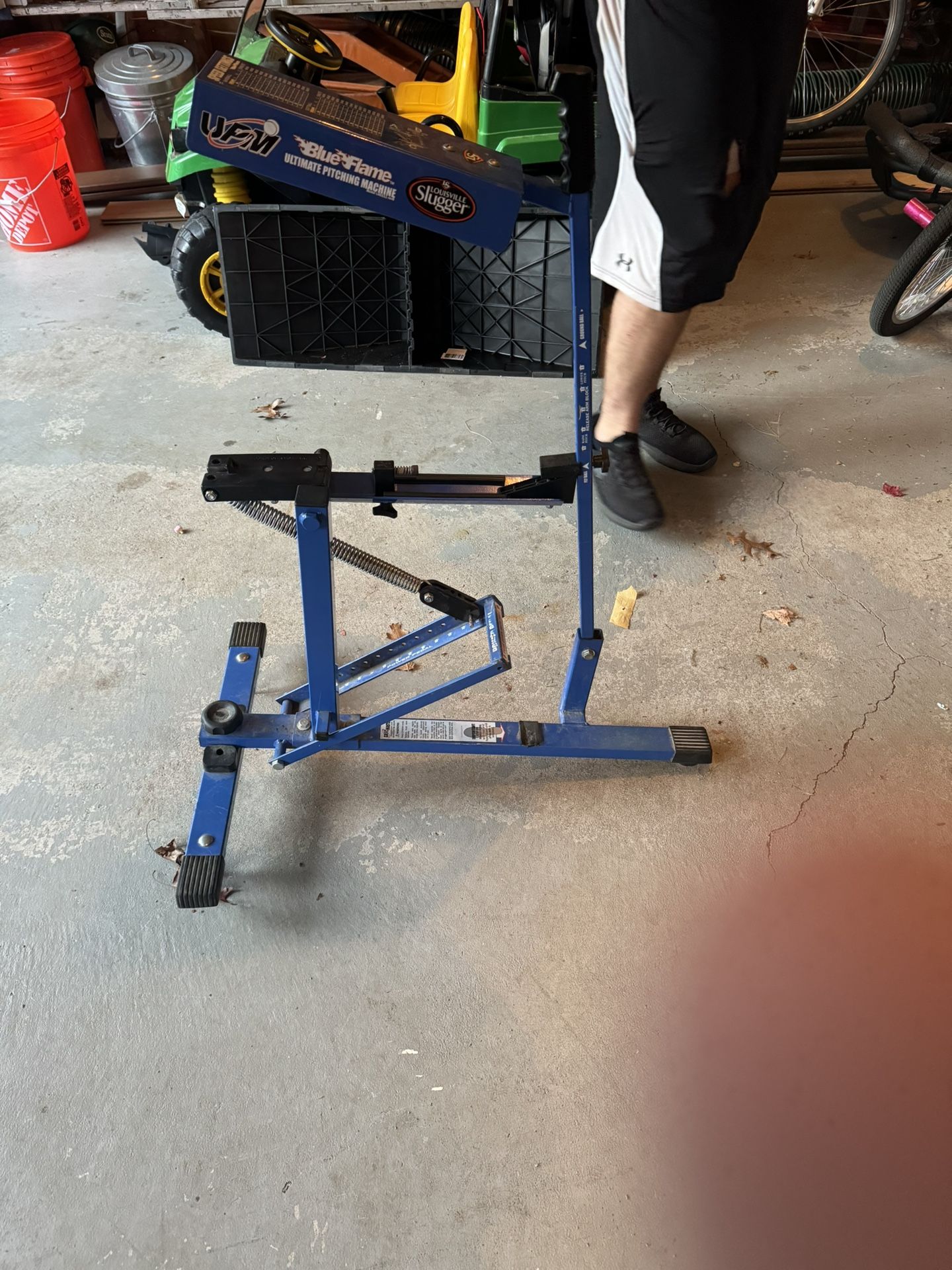 Louisville Slugger Pitching Machine