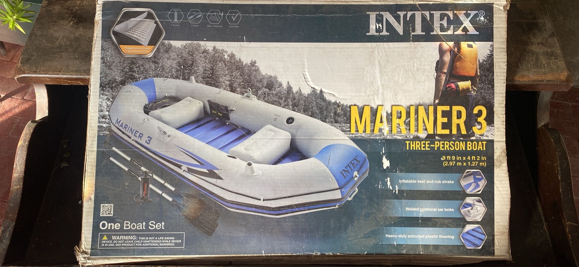 Brand new inflatable raft