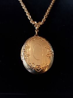 $10. 1928 Brand goldtone locket. 22-in necklace. 1 and 1/4-in long pendant and 7/8-in wide.