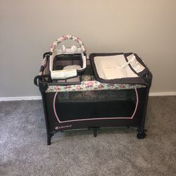 Baby Girl Baby Trend Baby Bed & Stroller/ Car Seat Set