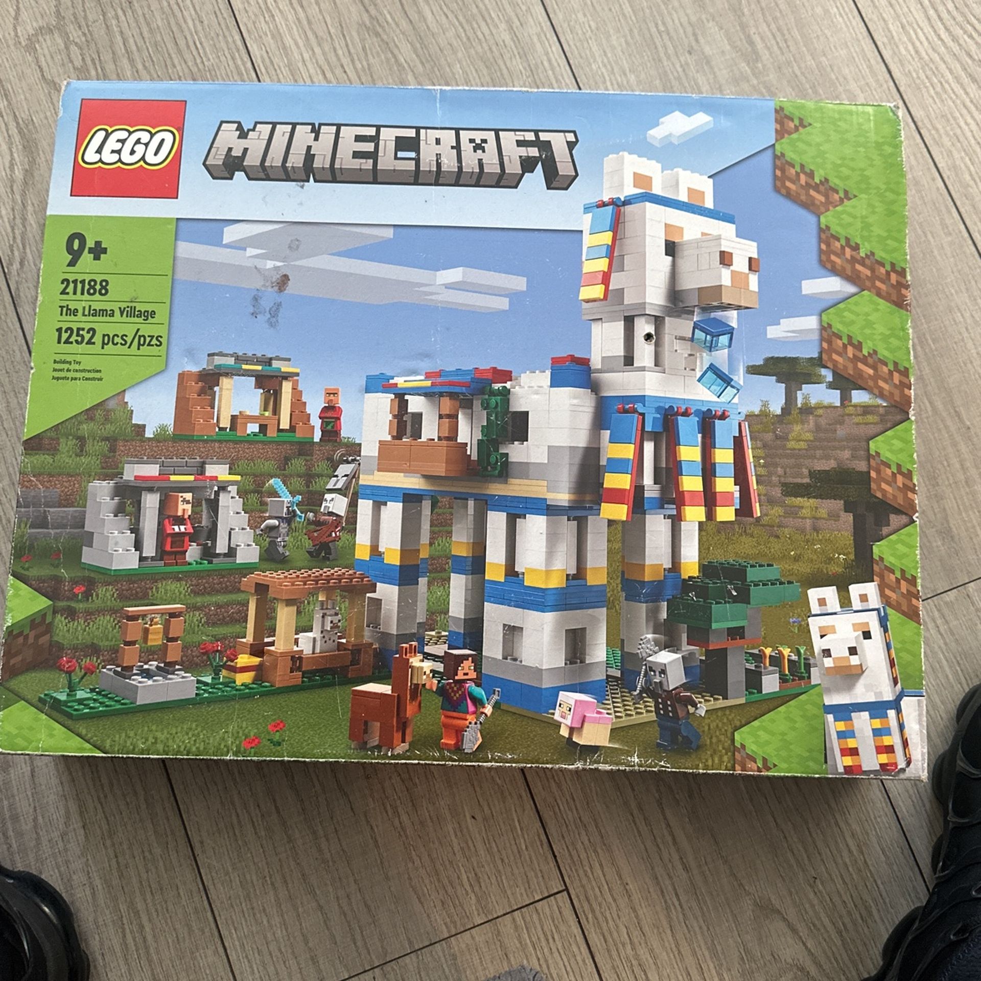 LEGO Minecraft 21188 The Llama Village