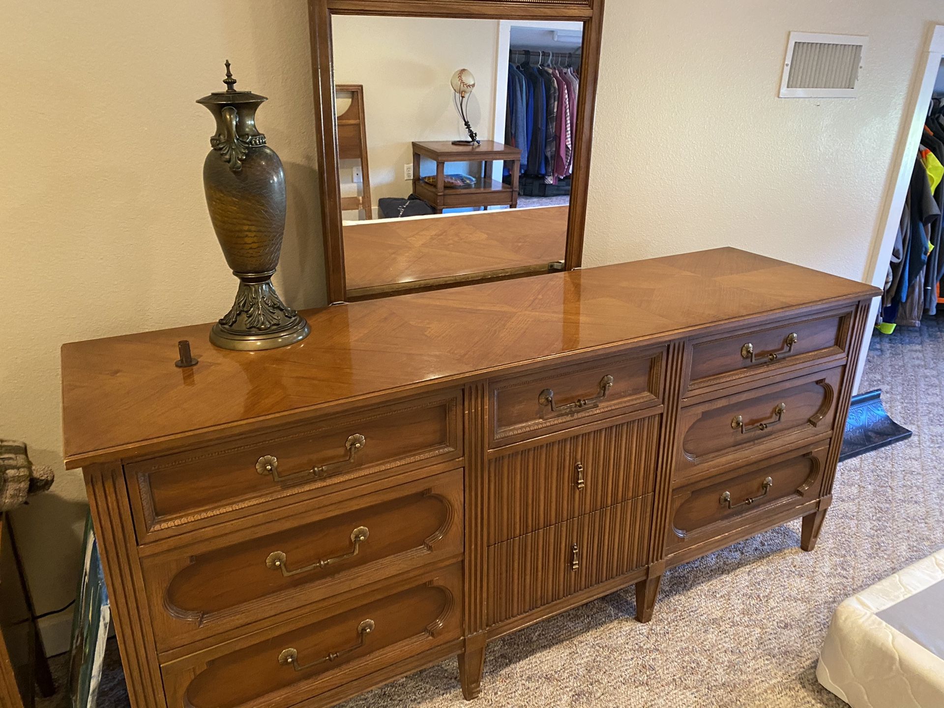 Dresser Nighstand Set