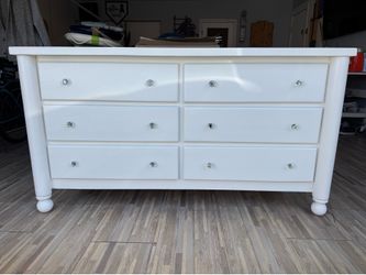 6 DRAWER SOLID WOOD WHITE DRESSER