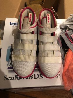 Girls LeBron size 1Y