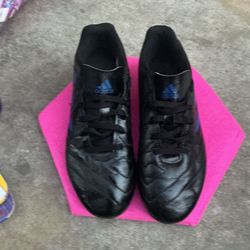 Soccer cleats size 4.5
