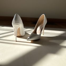 White Faux Snake Pumps - Women’s Size: US 5/ EU3