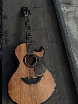 Bajo Quinto RB Guitars