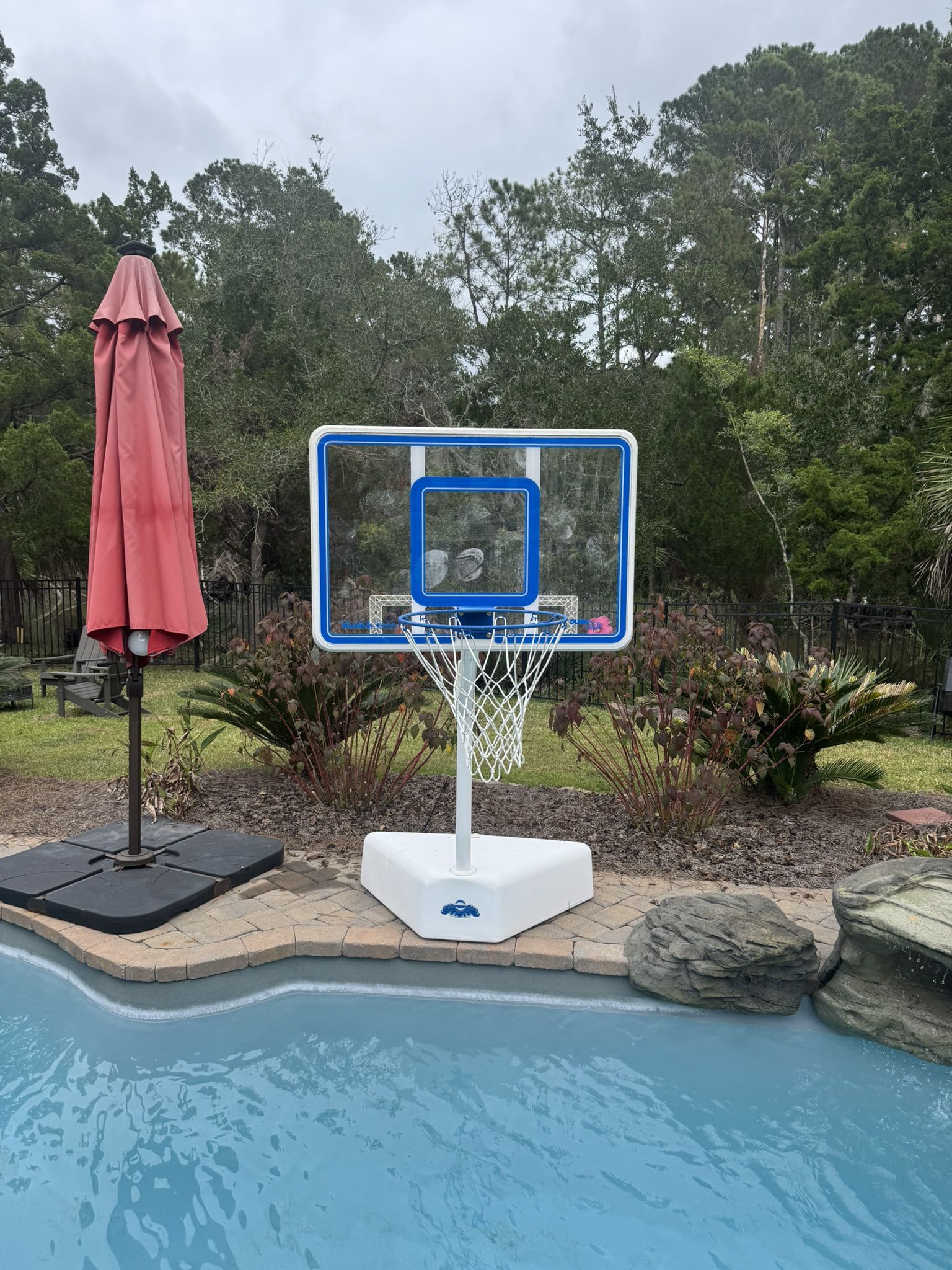 Splash And Shoot Pool Basketball Hoop