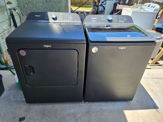 WHIRLPOOL WASHER AND DRYER MATCHING SET