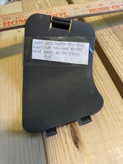 2004-2009 Toyota Prius Rear Right side Tail Light Access Cover