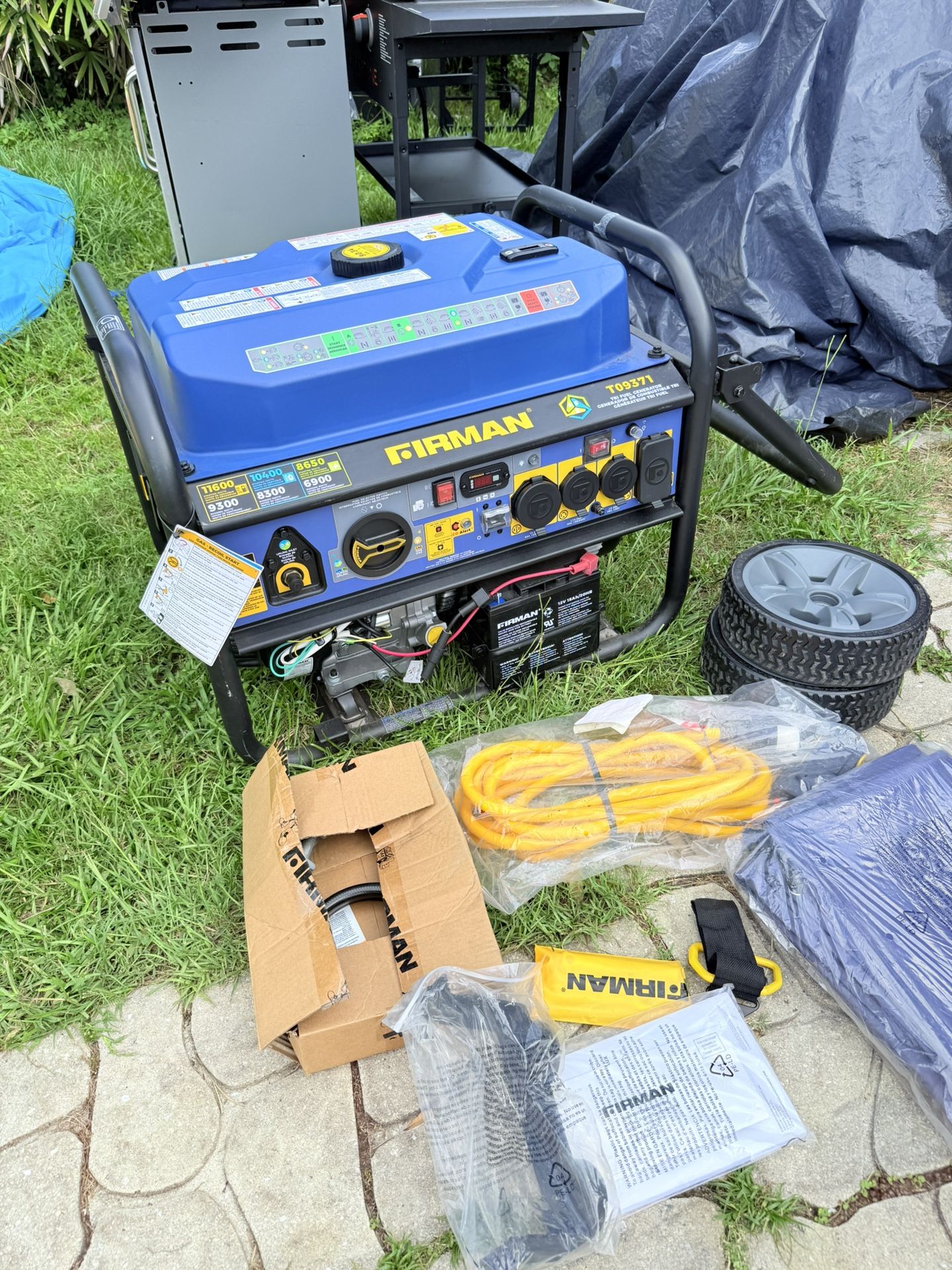 Firman T09371 Electric Start 120/24OV with Power Cord 11600 / 9300 -Watt Tri fuel Portable Generator