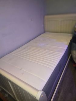Twin matress and bedframe