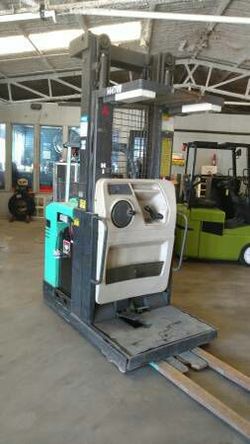 Mitsubishi cherry picker