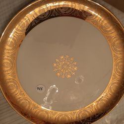 Milbern 22 karat gold trimmed plate..