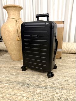 Solgaard Hardside Carry-on Spinner Suitcase 22”