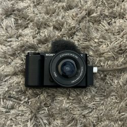 Sony - Alpha ZVE10: APS-C Content Creators’ Camera - Black