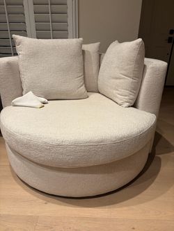 Luxury Oversized Swivel Chair – Mathis Home – Like New – $2,500 Retail