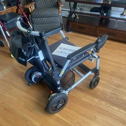 BRAND NEW/ZOOMER POWER CHAIR