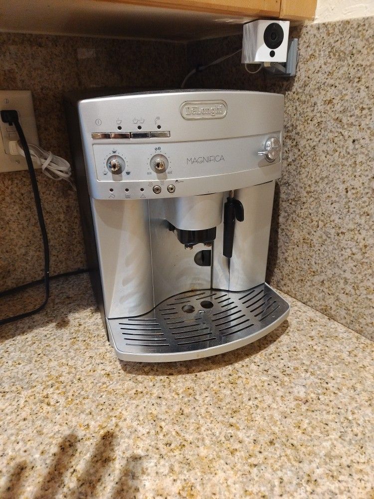 Delonghi Magnífica Espresso Coffee Maker 