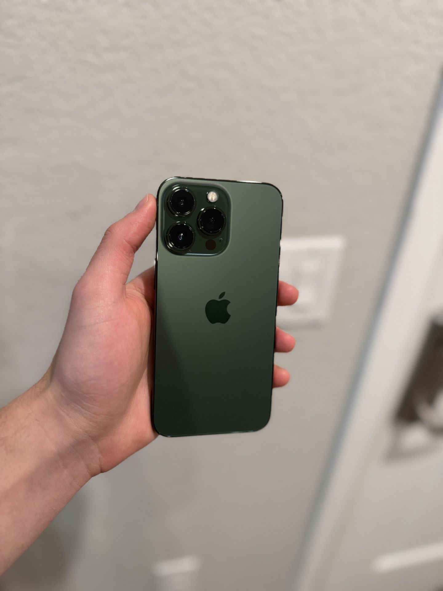 iPhone 13 Pro 256gb Unlocked (READ)