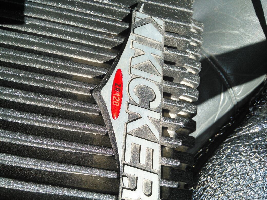 KICKER ZR 120 CAR AMPLIFIER WITH SWX CROSSOVER MODULE