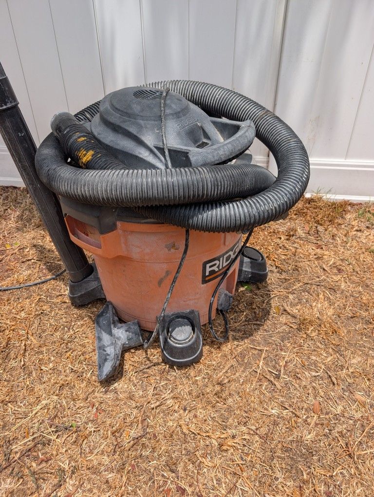Rigid vacuum 12 Gallon