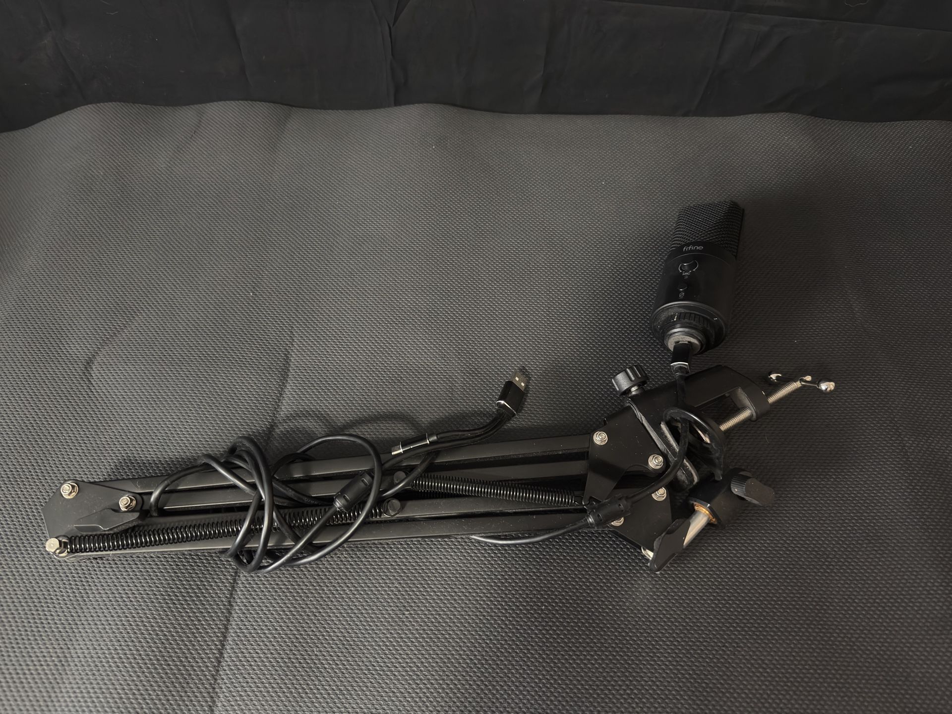 FIFINE USB Microphone with desk attachment