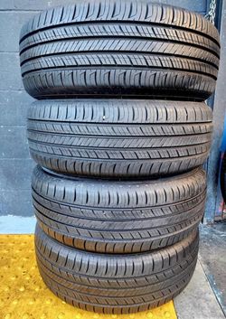 235/60r18 hankook Tires Con 80% de vida las 4