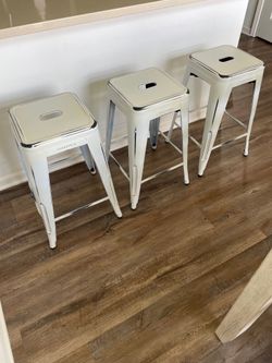 Farmhouse White Barstools (3)