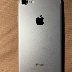 IPhone 7 Unlocked with Warranty 😊