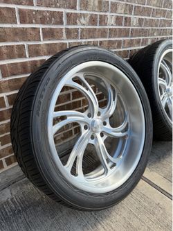 24” Us Mags Brushed Face With Nitto 420v Tires & TPMS Sensors 6x5.5 OBO