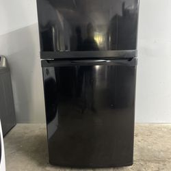Kenmore Black Refrigerator ‼️60 Day Warranty‼️