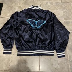 The Bog Door Prize Apple TV Comedy Series Cast & Crew Bomber Jacket SZ L