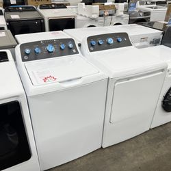 New GE 4.5 cuft top load washer with agitator and gas dryer  in white 