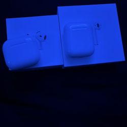 airpods 4 and 1 