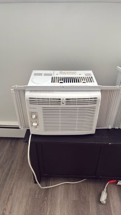 Frigidaire  aire acondicionado de ventana