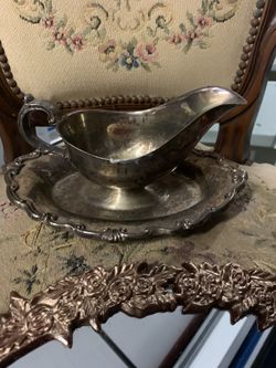 Silver plated gravy boat (vintage)