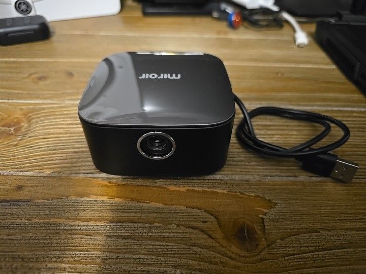 Miroir M75 Micro Pocket Projector - Black