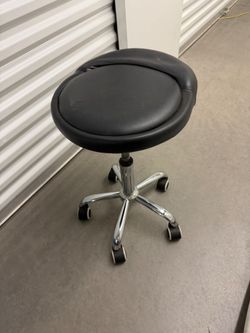 Chair with rollers