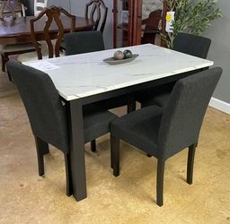 Juego De Comedor Con 4 Sillas, Con Superficie Marmoleada  